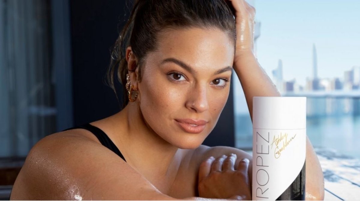It's Here! NEW St.Tropez X Ashley Graham Limited Edition Ultimate Glow Kit